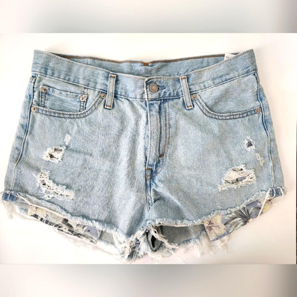 Levi size 31 shorts